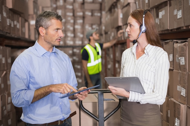 Photo warehouse manager and foreman working together