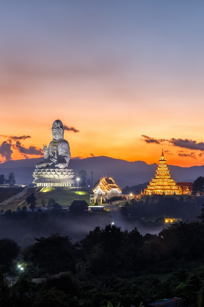 Photo wat huay pla kang, chinese temple in chiang rai province, thailand