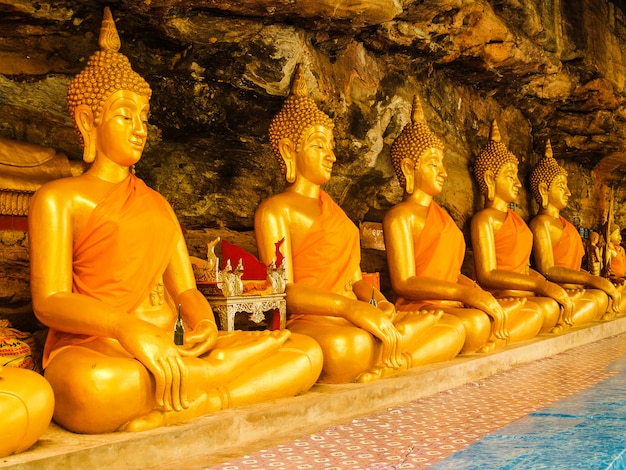 Wat tham kuha sawan