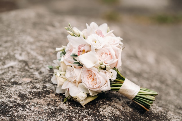 Wedding bouquet with roses and boutonniere.The decor at the wedding.