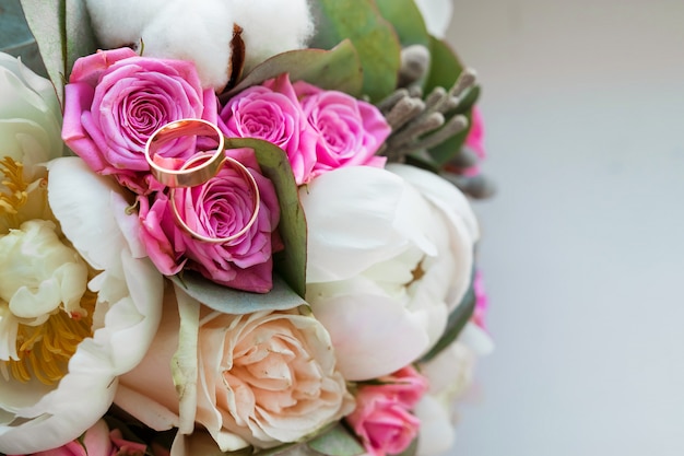 Wedding bouquet with wedding rings