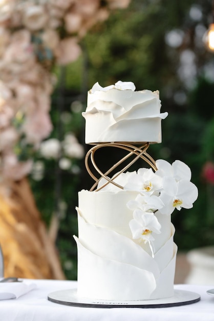 Wedding cake on the background of the wedding arch