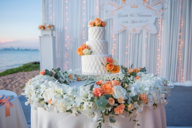 wedding cake on beach 