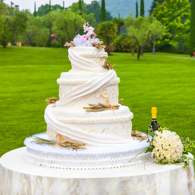 Wedding Cake White