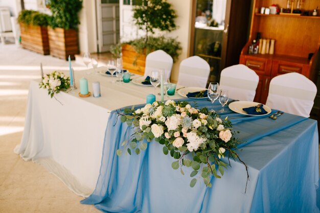 Wedding dinner table reception decoration of the table newlyweds with white and cream roses