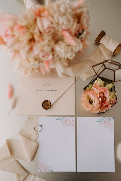 Wedding rings with a wedding decoration