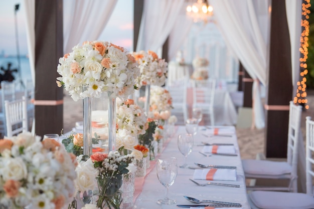 wedding table decorations on beach 