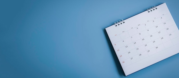 Photo white calendar on blue background