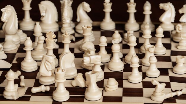 Photo white chessboard with all pieces in place