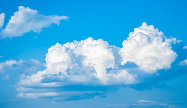 White heap clouds in the blue sky