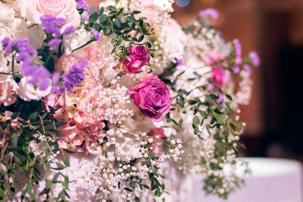 white wedding flower decoration 