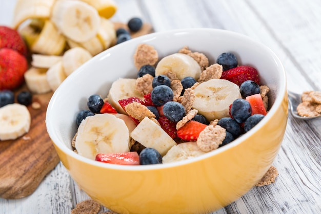 Wholemeal Cornflakes with fresh Fruits