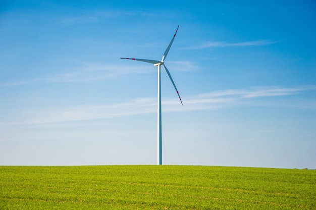 Wind turbine for power generation