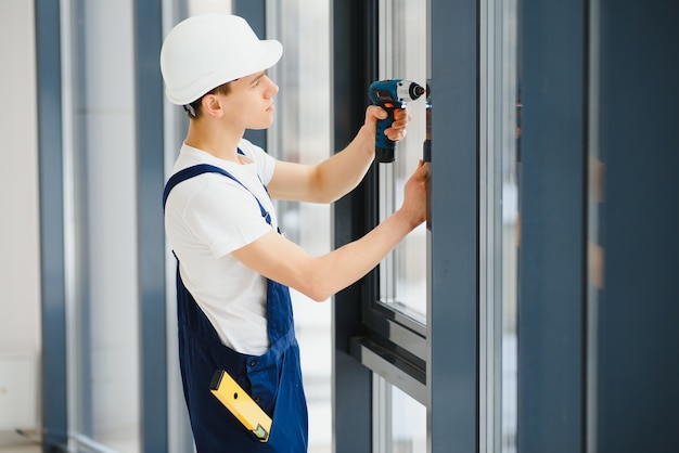 Window fitter using cordless drill