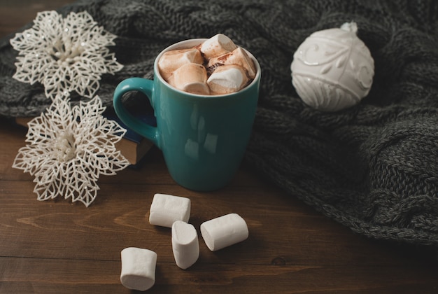 Photo winter home background - cup of hot cocoa christmas ball and snowflakes