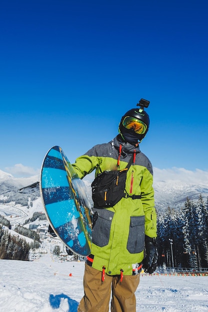 Winter sport A snowboarder walks down a snowy slope in winter on the snow Snowboarding winter freeride