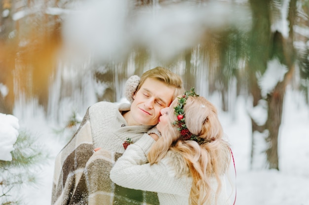 Winter wedding photosession in nature