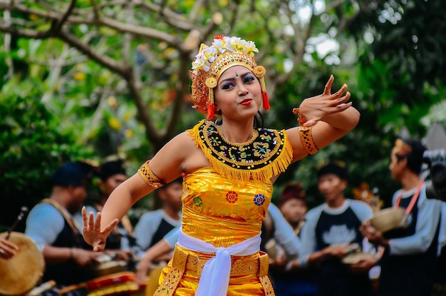 Woman in balinese traditional clothing dancing