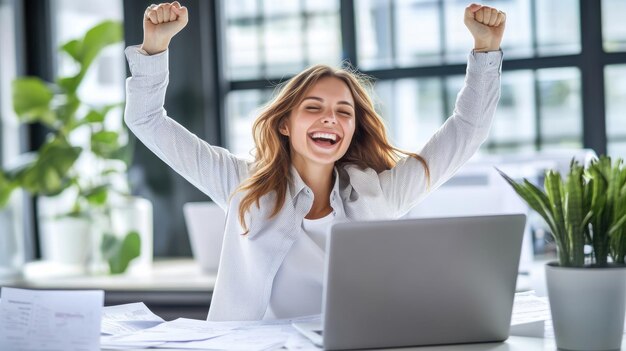 Photo woman celebrates success at her office desk surrounded by greenery and paperwork during a bright day