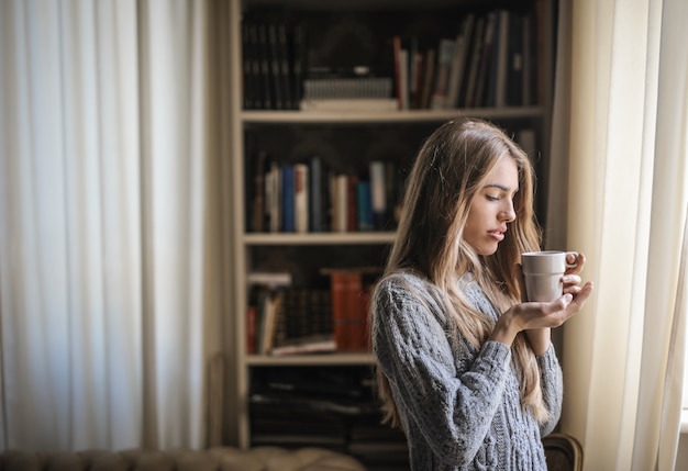 woman drink cup of tea 