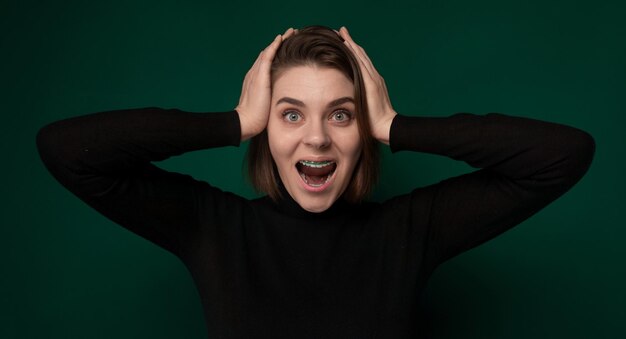 Photo woman expressing surprise