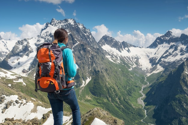 Woman hiking around mountains at spreeng time.