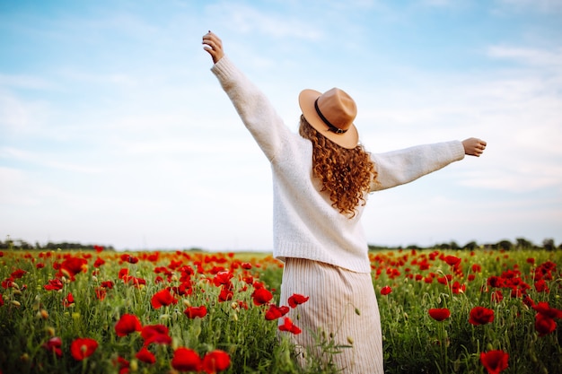 Woman posing in a poppy field 