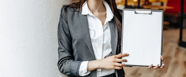 The woman shows information on the tablet