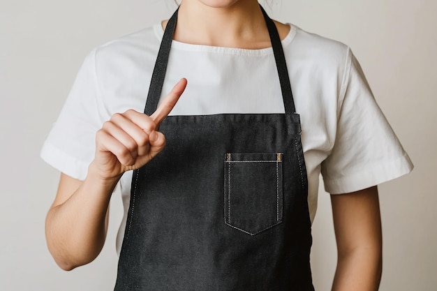 Photo a woman wearing an apron that says  t - shirt