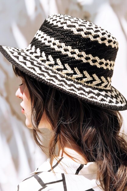 Photo a woman wearing a straw hat with a black band on it