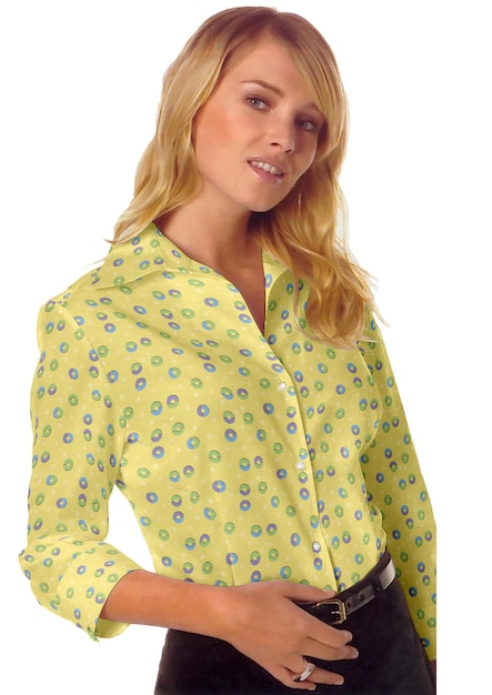 Photo a woman wearing a yellow printed plaid shirt is posing for a photo