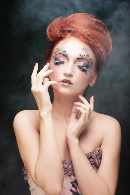 Photo woman with artistic make-up