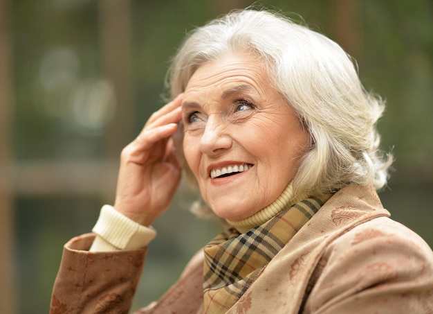 Woman with leaf posing