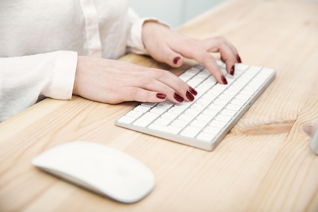 Woman working in computer keyboard