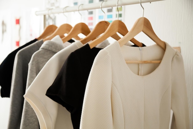 Photo women clothes hanging on hangers clothing rails fashion design