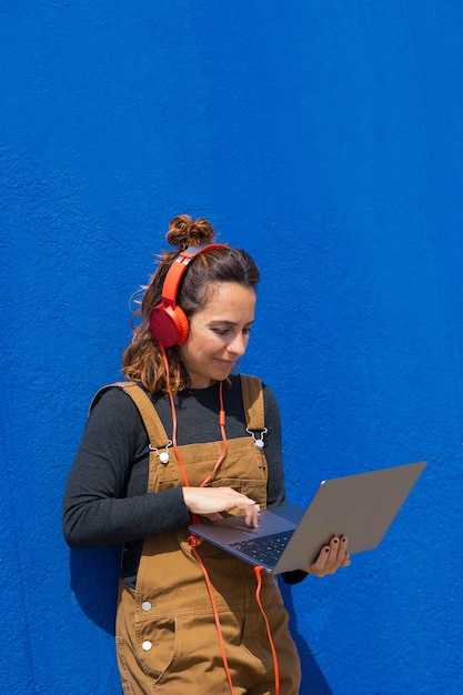 Women computer headphones red street blue