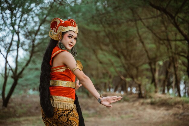 Women presenting traditional Javanese dance movements