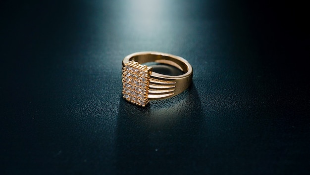 womens ring with gingham and small diamonds that look beautiful