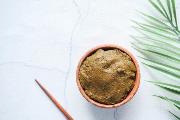 The wooden bowl with rehydrated henna on table