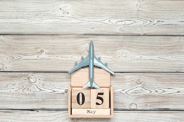 wooden cube shape calendar for MAY 5 on wooden table