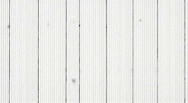 Photo a wooden fence with a white background with a few small holes