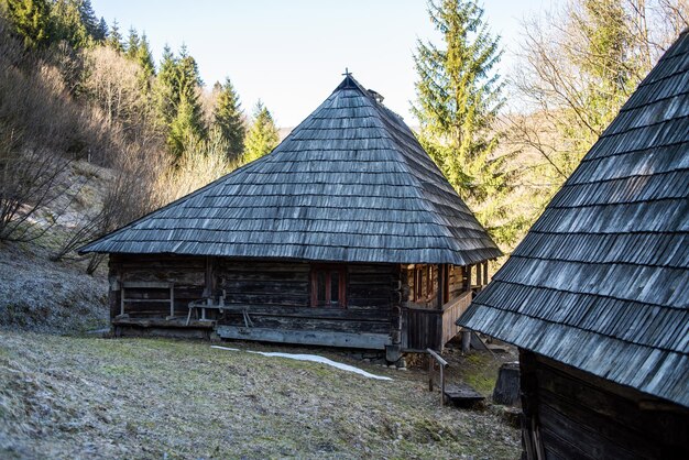 Photo a wooden house with a roof that has a wooden roof that says'the word'on it '