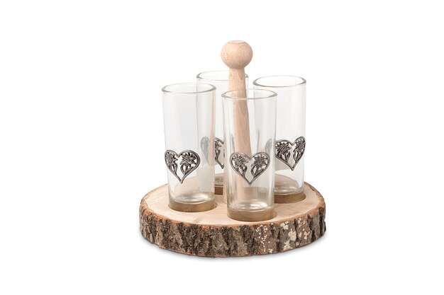 Photo a wooden shot glass holder with a heart design on it.