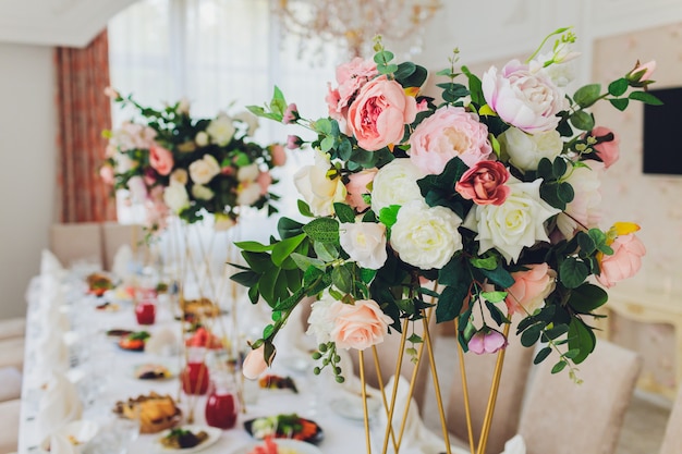 The wooden swing decorated with artificial flowers.