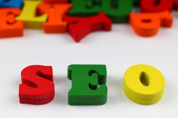 The word seo with colored letters