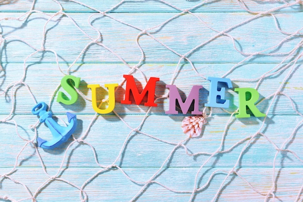 Photo word summer on wooden background