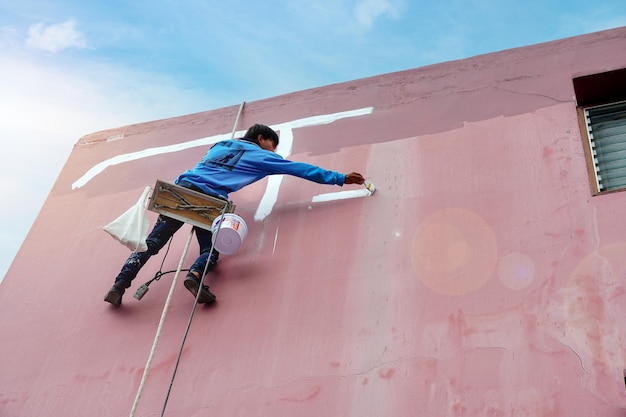 Work at height by sprinkling waterproof paint, Repair cracked walls, waterproofing, leaks.