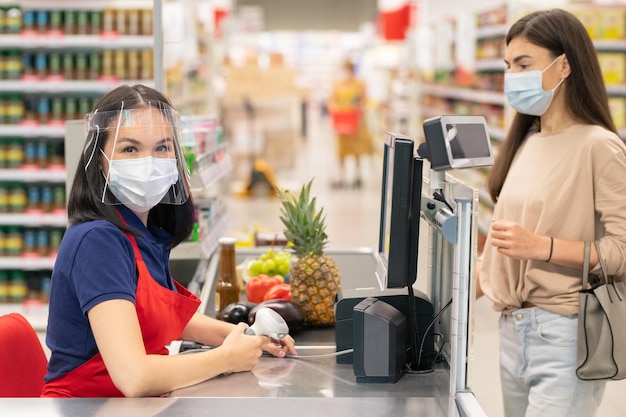 Work in supermarket during quarantine