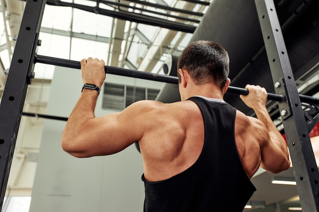 Work with own weight the athlete does exercises on the uneven bars