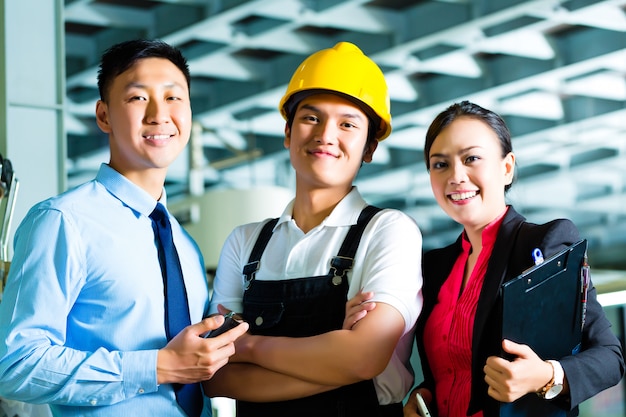 Worker, Production manager and owner in factory